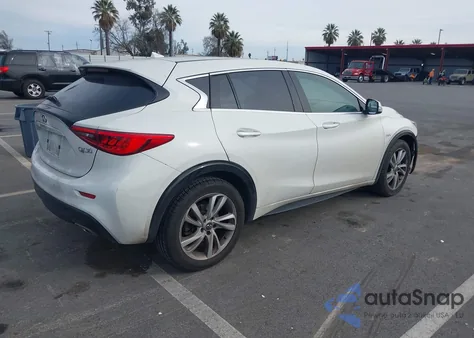 2017 Infiniti Qx30 z USA, uszkodzony, nr VIN SJKCH5CP2HA039090